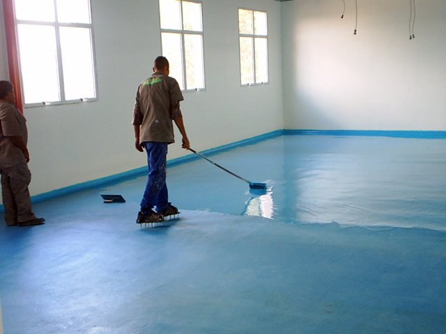 Piso epóxi de alta resistência